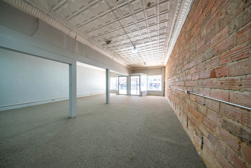 More Photos Of 113 E Main St, Willow Springs Storefront For Sale