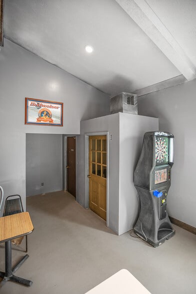 More Photos Of 57968 County Road 7, Elkhart Restaurant For Sale