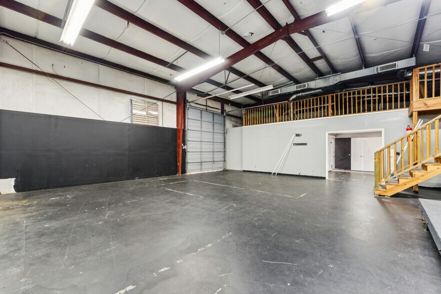 More Photos Of 3321 University Blvd E, Tuscaloosa Warehouse For Sale