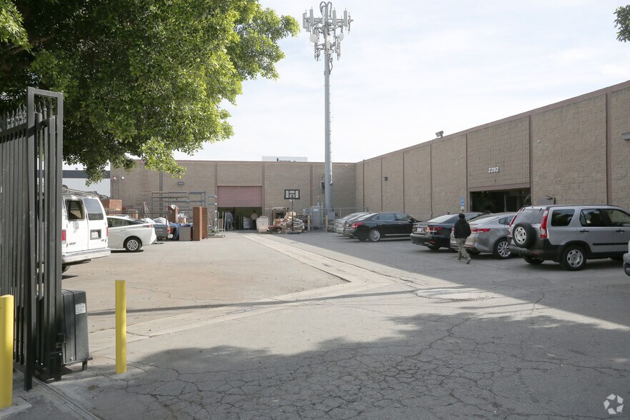 More Photos Of 2202 E Anderson St, Vernon Manufacturing For Sale