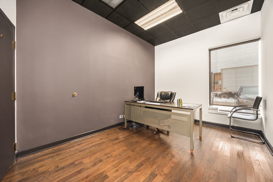 More Photos Of 304 Howard Ave, Des Plaines Light Distribution For Sale