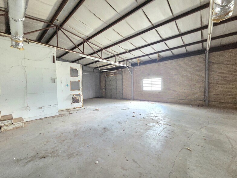 More Photos Of 14077 N Highway 75, Willis Warehouse For Sale