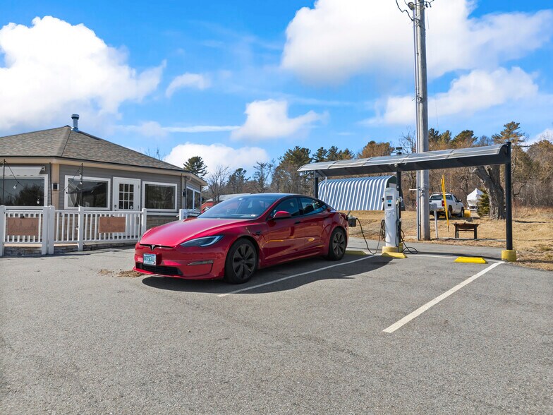 More Photos Of 357 W Main St, Searsport Freestanding For Sale