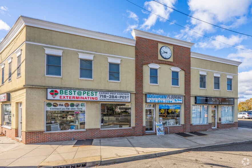 More Photos Of 5 Station Plz, Bethpage Storefront Retail Office For Lease