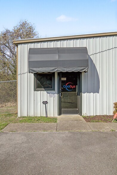 More Photos Of 225 Fiberglass Dr, Mount Juliet Warehouse For Lease