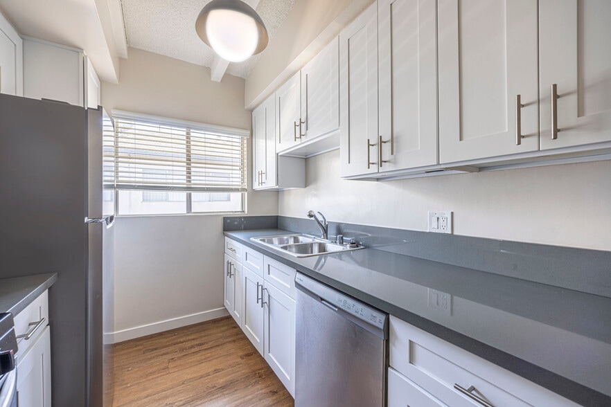 More Photos Of 3722 Mentone Ave, Los Angeles Apartments For Sale