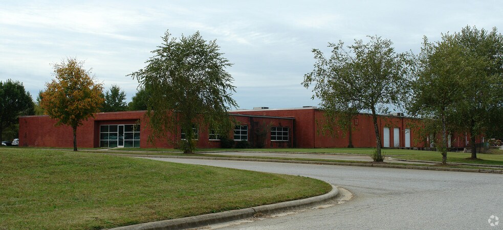 More Photos Of 2064 Brentwood St, High Point Warehouse For Lease