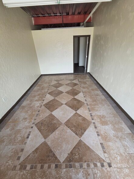 More Photos Of 7410 Boulevard 26, Richland Hills Self Storage For Lease