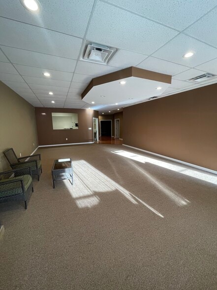 More Photos Of 27 Gary St, Carnegie Light Distribution For Lease