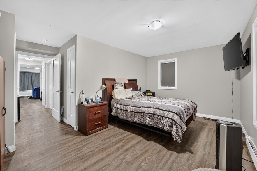More Photos Of 170 Bradford St, Barrie Office For Sale