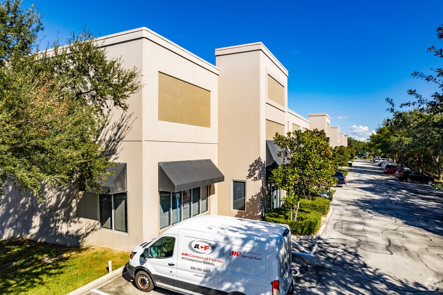 More Photos Of 7802 Kingspointe Pky, Orlando Office For Lease