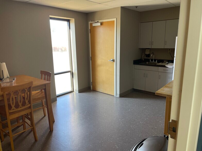 More Photos Of 115 Highway 641 S, Camden Office For Lease