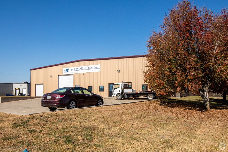 More Photos Of 1821 Commerce Dr, Tonganoxie Warehouse For Sale