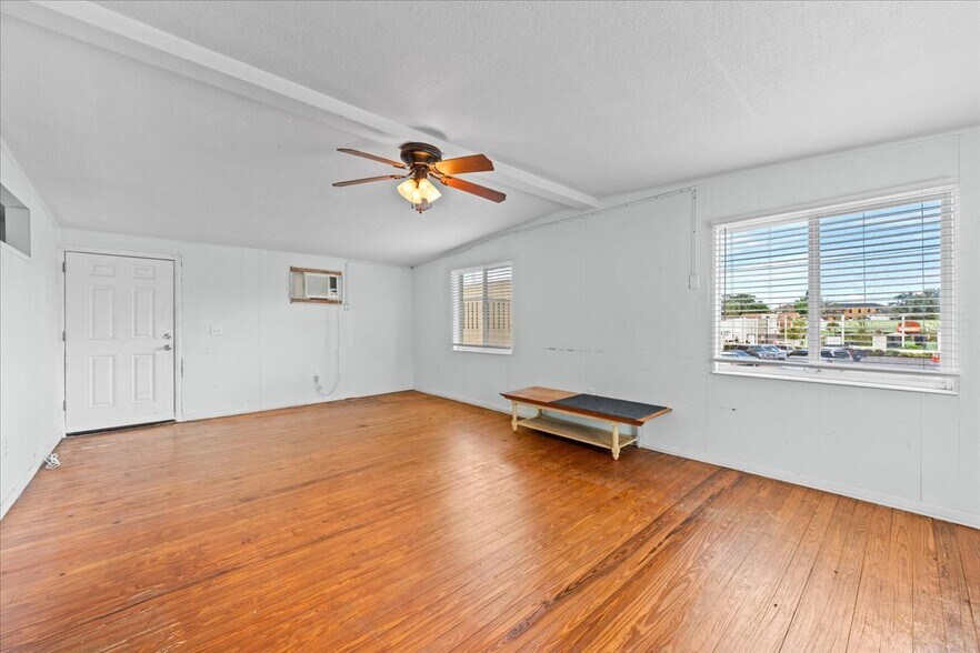 More Photos Of 5812 Missouri Ave, New Port Richey Flex For Sale