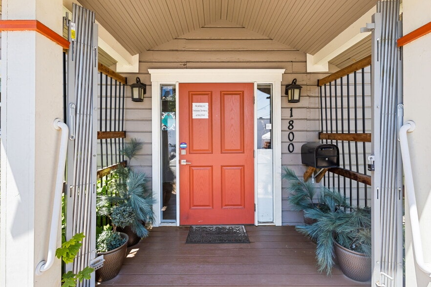 More Photos Of 1800 State St, Salem Medical For Sale