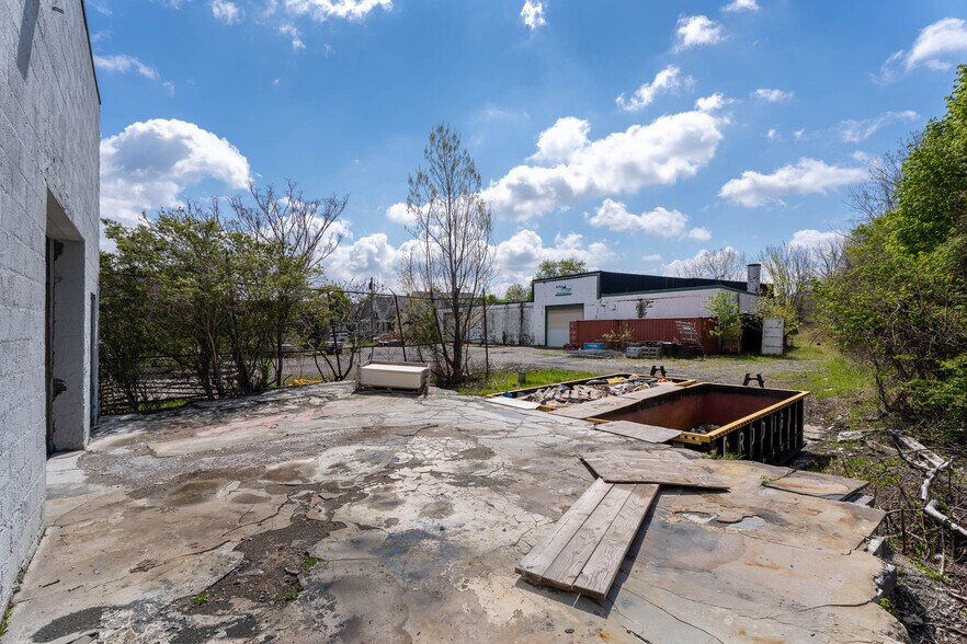 More Photos Of 1085 E Delavan Ave, Buffalo Warehouse For Sale