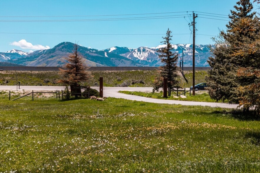 More Photos Of 700 Bitner Rd, Park City Office For Sale