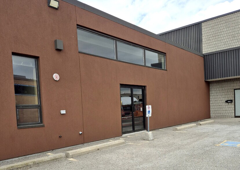 More Photos Of 10 Meteor Dr, Toronto Manufacturing For Sale