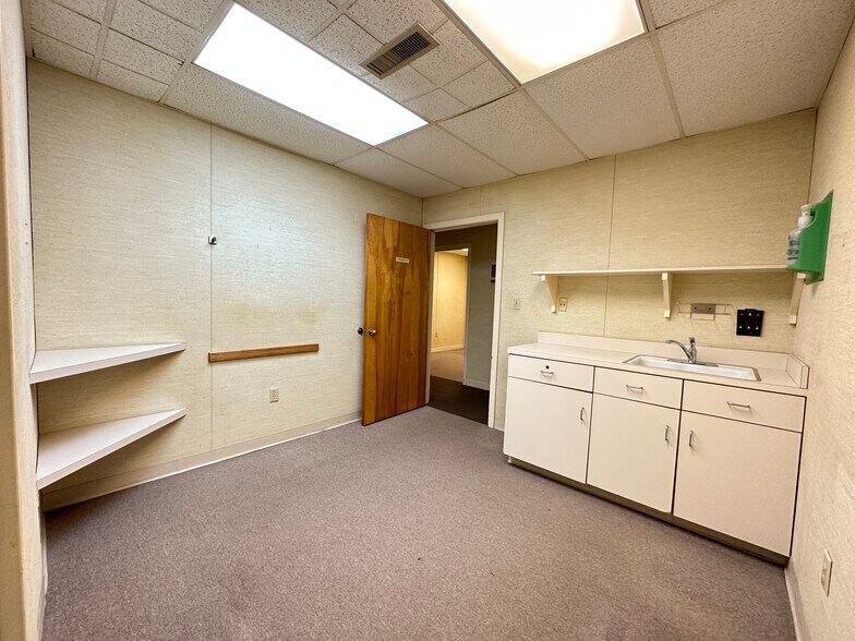 More Photos Of 2630 E Chestnut Ave, Vineland Medical For Sale