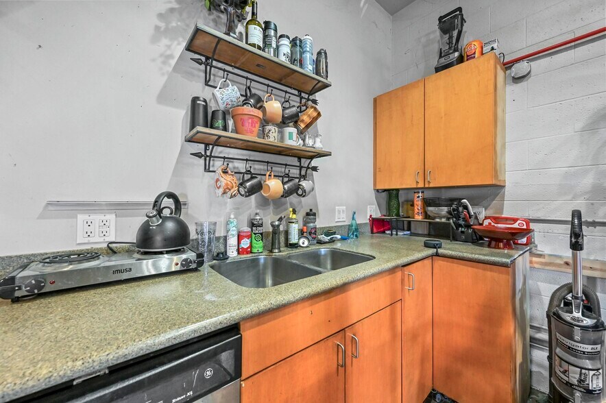 More Photos Of 130 N Main St, Mansfield Storefront Retail Office For Sale