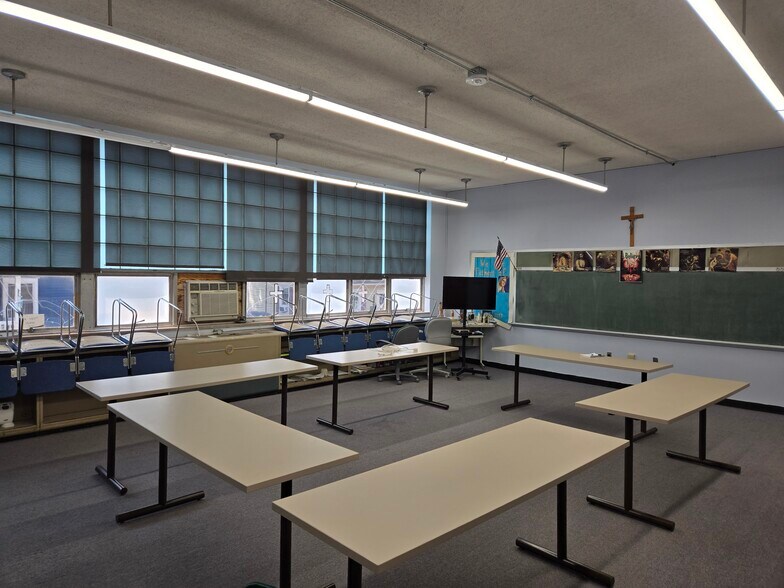 More Photos Of 55 Turner Ave, Riverside Schools For Lease