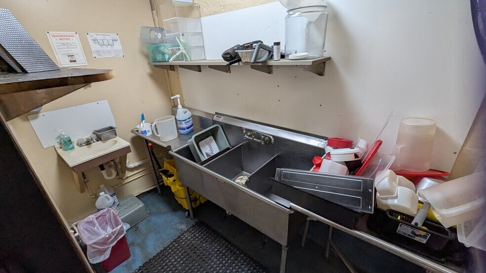 More Photos Of 339 Main St, Waterloo Restaurant For Sale