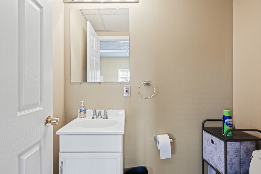 More Photos Of 808 Baltimore Pike, Bel Air Medical For Sale