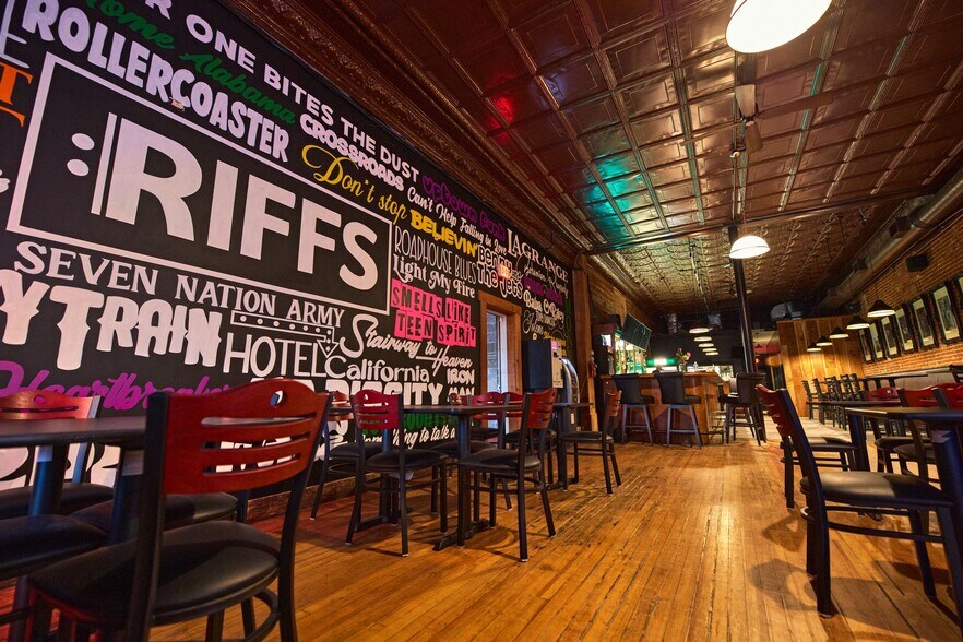More Photos Of 114 E 5th St, Wahoo Bar For Sale