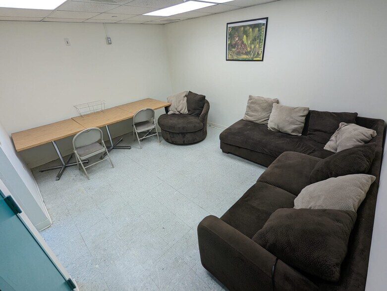 More Photos Of 1057-1071 E Tremont Ave, Bronx Freestanding For Lease