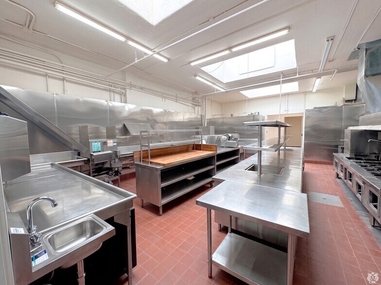 More Photos Of 6135 Geary Blvd, San Francisco Restaurant For Lease