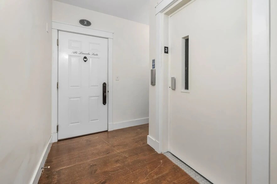 More Photos Of 31 Huntington Pl, Rochester Apartments For Sale