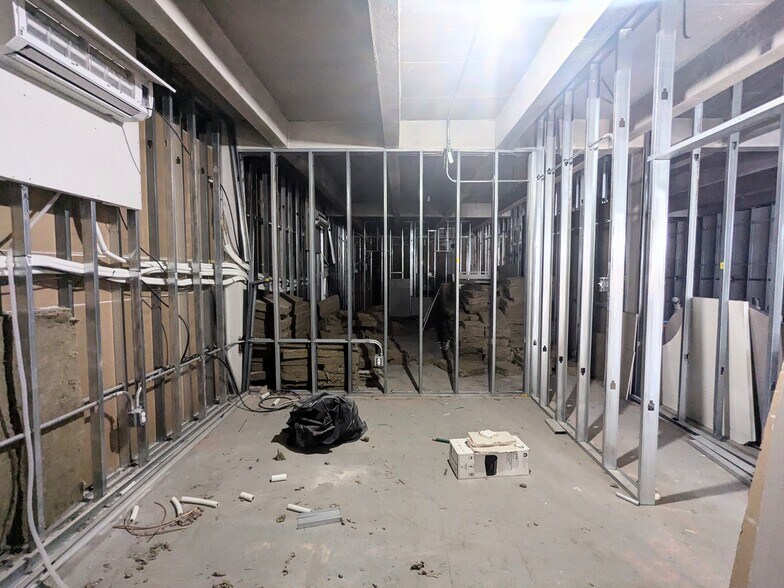 More Photos Of 179 N Main St, Freeport Storefront Retail Office For Lease