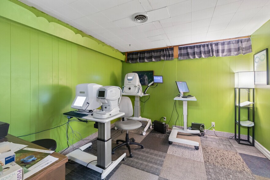 More Photos Of 105 N Main St, North Syracuse Medical For Sale