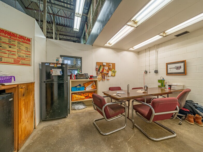 More Photos Of 170 Bennington Dr, Rochester Manufacturing For Lease