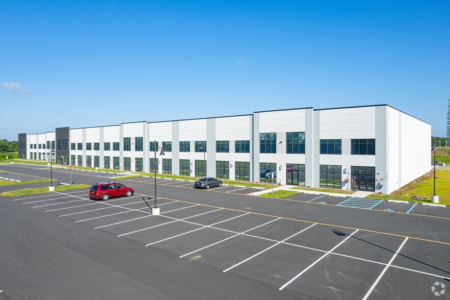 More Photos Of 5806 DuPont Pky, Smyrna Unknown For Sale