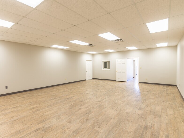 More Photos Of 25275 Budde Rd, Spring Light Distribution For Lease