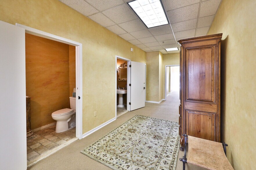 More Photos Of 400-415 Executive Dr, Langhorne Medical For Lease