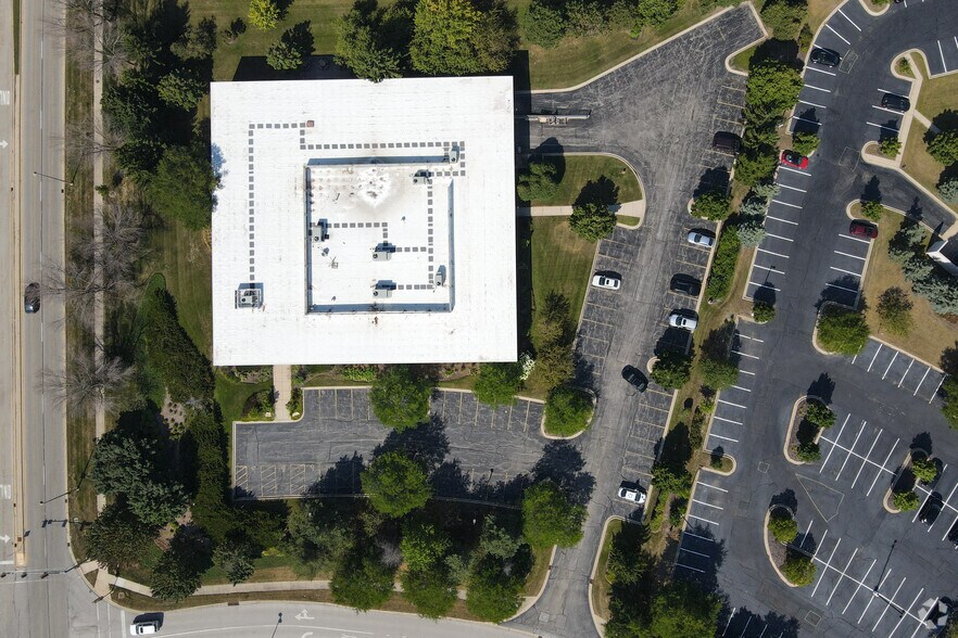 More Photos Of 4630 Weaver Pky, Warrenville Showroom For Lease