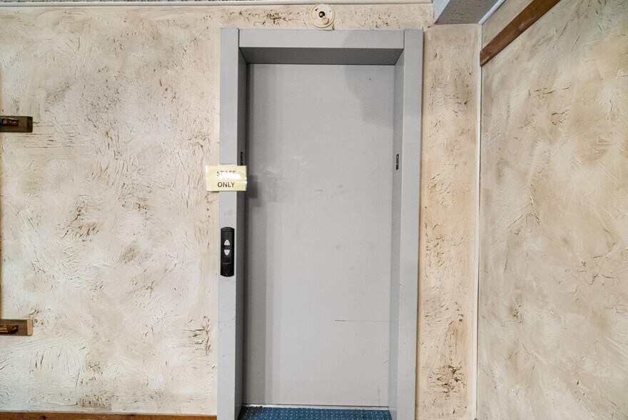 More Photos Of 100 N Texas St, De Leon Storefront Retail Office For Sale