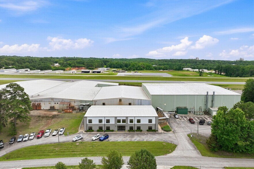 More Photos Of 264 Stapleton Rd, Cornelia Distribution For Lease