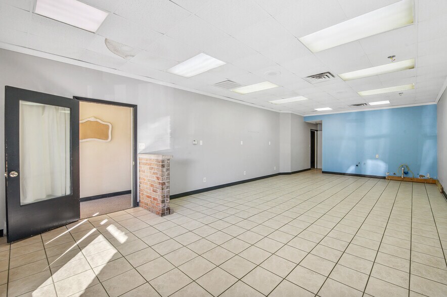 More Photos Of 321 Main Ave, De Pere Storefront Retail Office For Sale