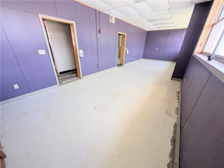 More Photos Of 910 New York St, Humboldt Freestanding For Sale