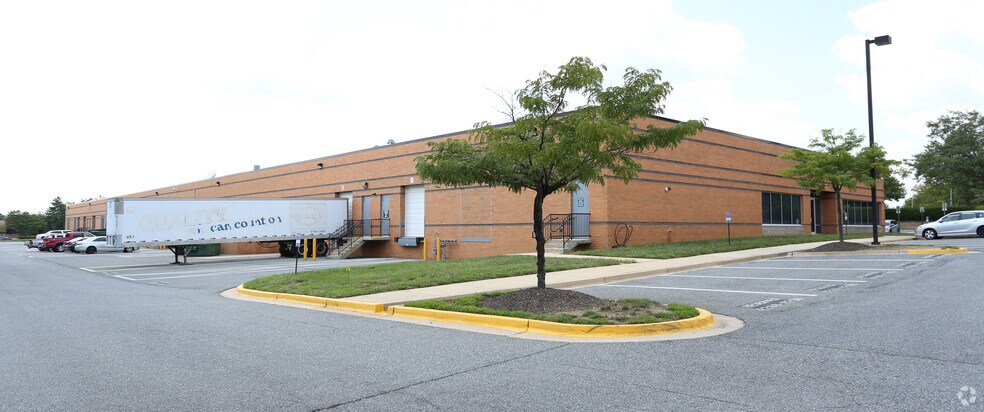 More Photos Of 4260-4296 Forbes Blvd, Lanham Light Distribution For Lease