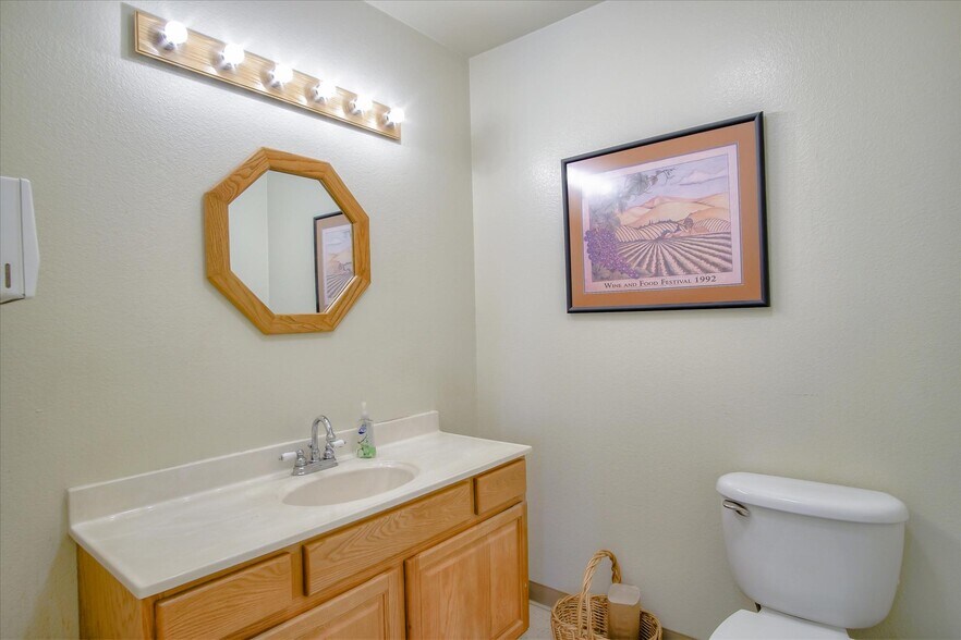 More Photos Of 354 1st St, Hollister Freestanding For Lease