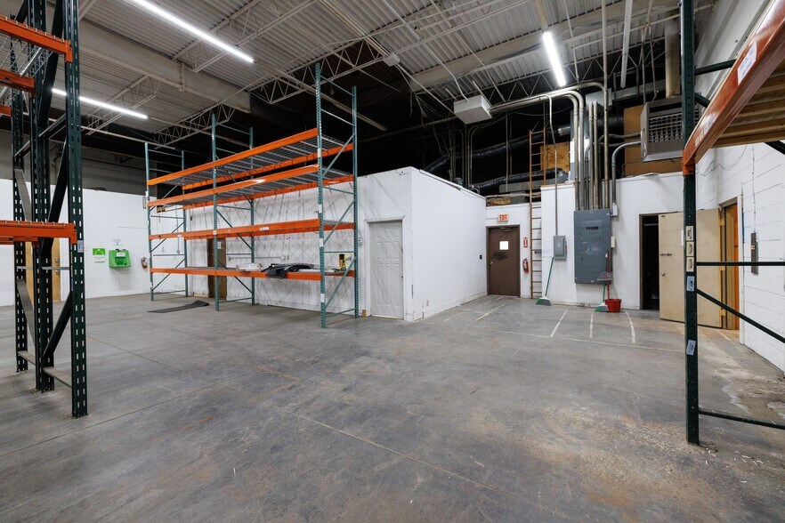More Photos Of 29601-29607 Hall St, Solon Warehouse For Lease