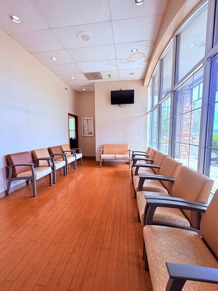 More Photos Of 2021 Hamilton Place Blvd, Chattanooga Medical For Lease