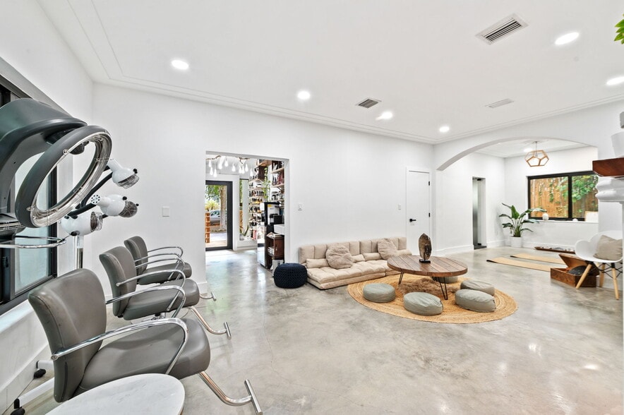 More Photos Of 5981 NE 6th Ave, Miami Office For Sale