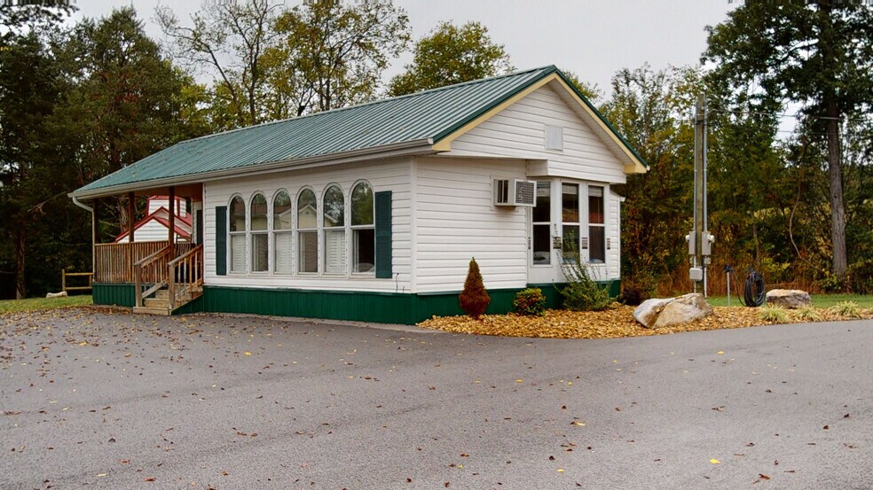 More Photos Of 104 Circle Rd, Newport Manufactured Housing Mobile Home Park For Sale