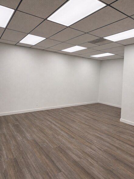 More Photos Of 2606 W Marshall Dr, Grand Prairie Warehouse For Lease