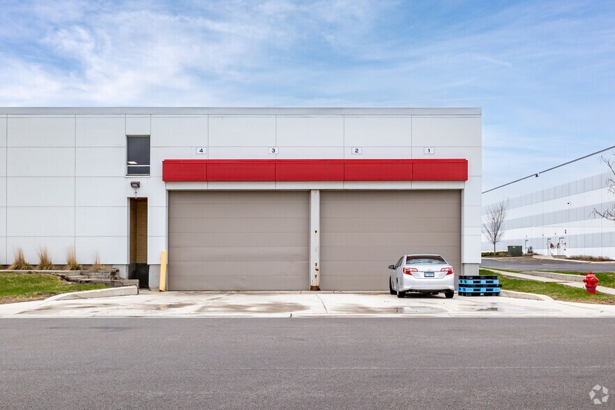 More Photos Of 2101 Arthur Ave, Elk Grove Village Manufacturing For Lease